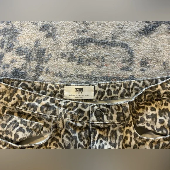 Stradivarius High Rise Cream and Brown Jeans - Picture 6 of 7